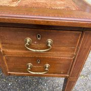 Louis XVI desk in wood and leather from the 19th century