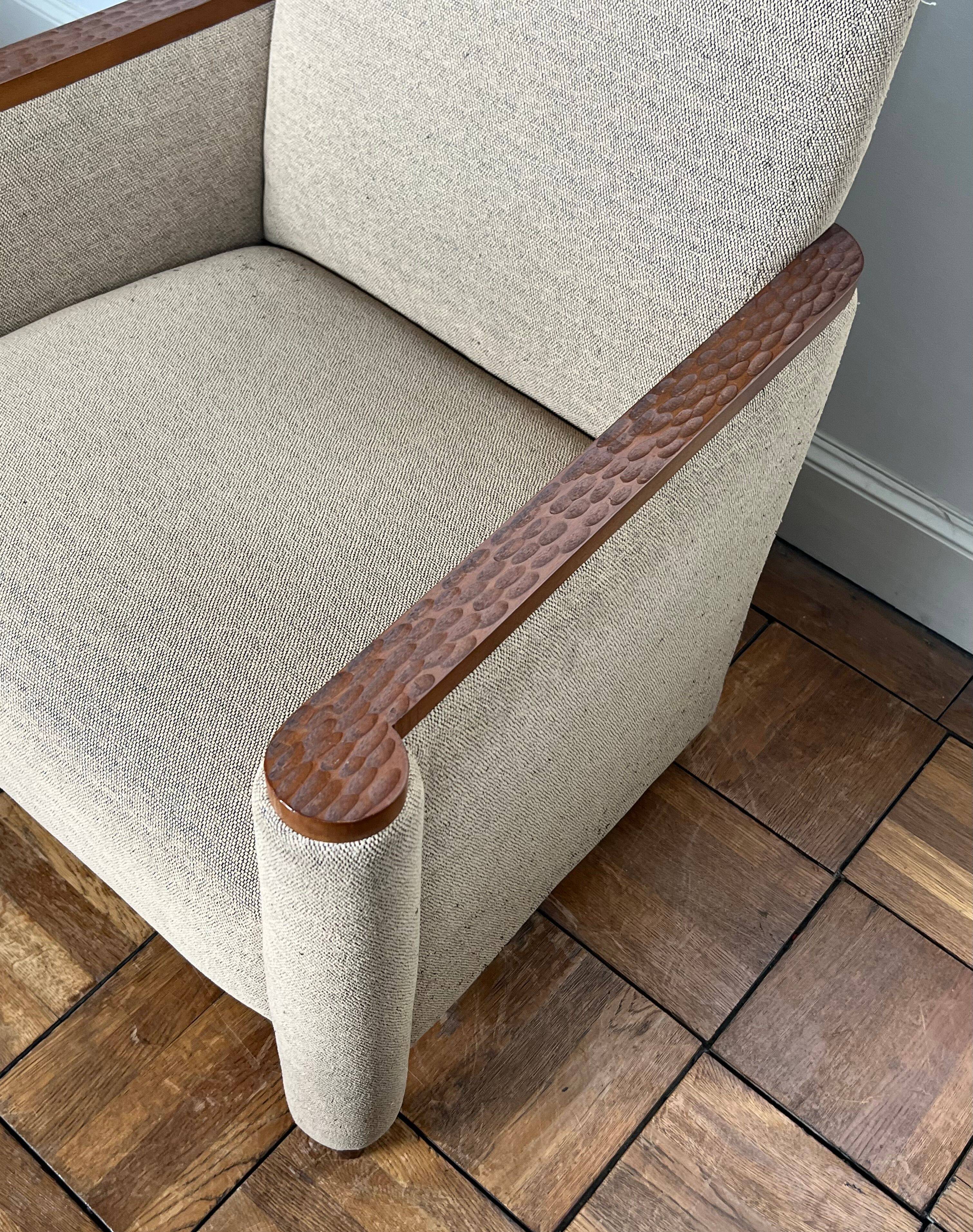 Pair of armchairs in carved wood and vintage fabric
