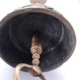 Cendrier sur pied . Bronze et laiton , à décor de fleur de lys .