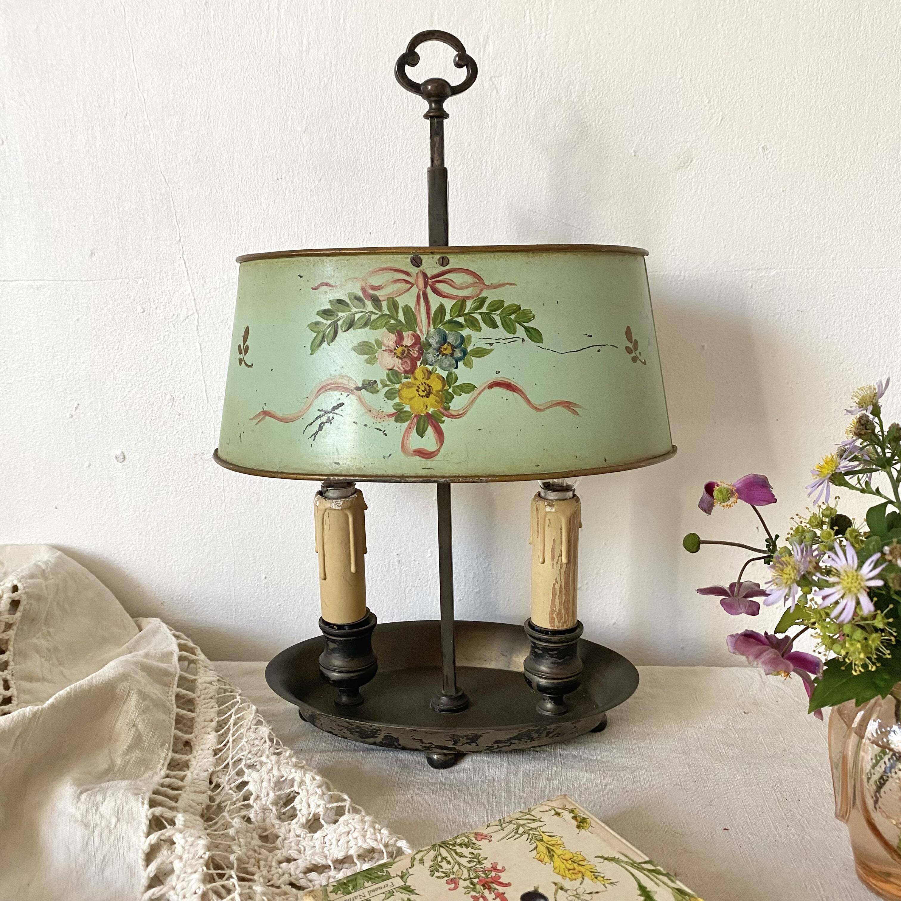 Bouillotte lamp in painted sheet metal decorated with flowers
