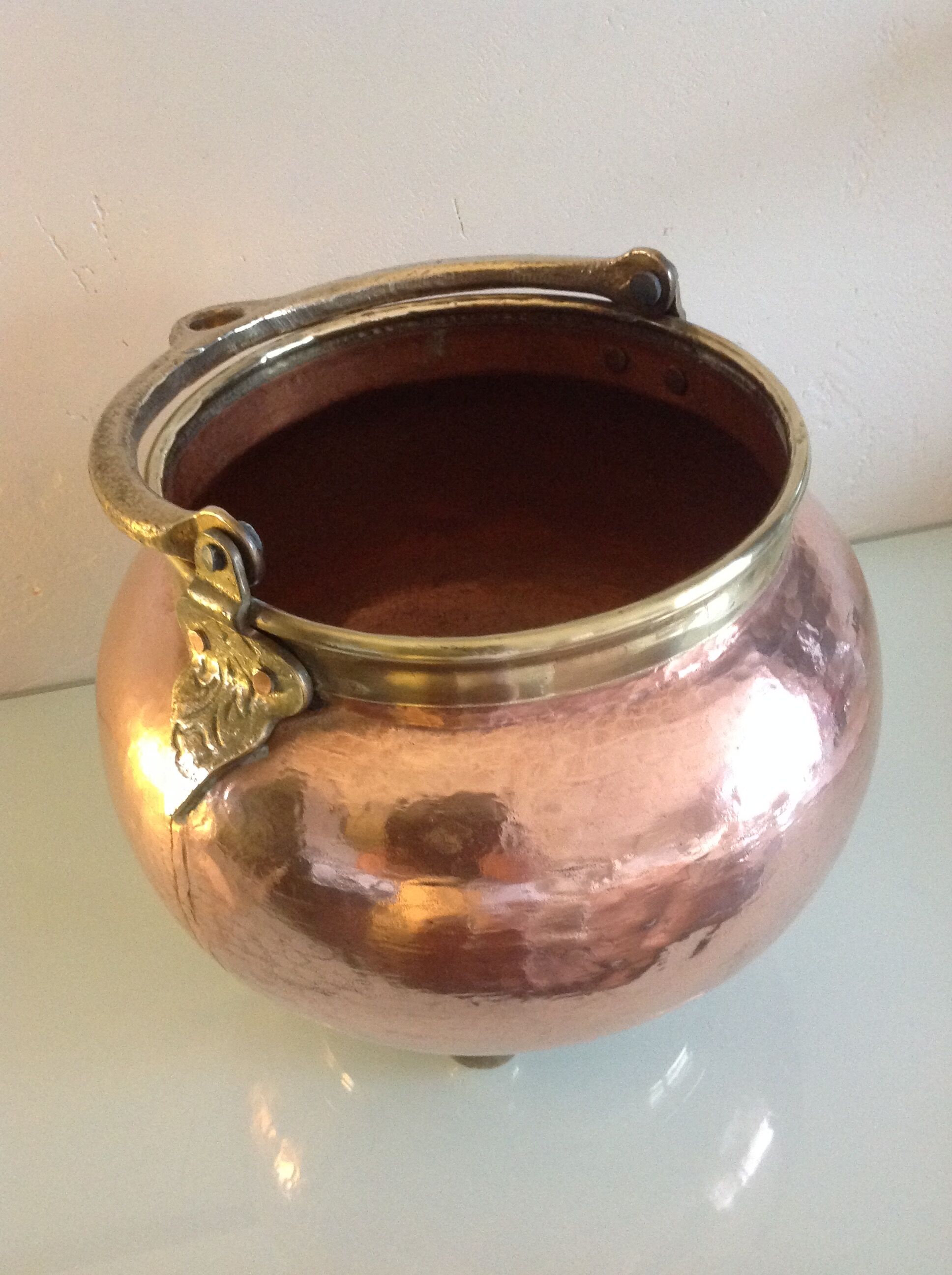 Cache pot pot cauldron in hammered red copper / vintage 60s-70s