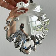 Vide-poche en forme de feuille en métal blanc argenté