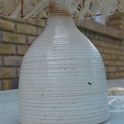 Lampe en grès et laine années 70