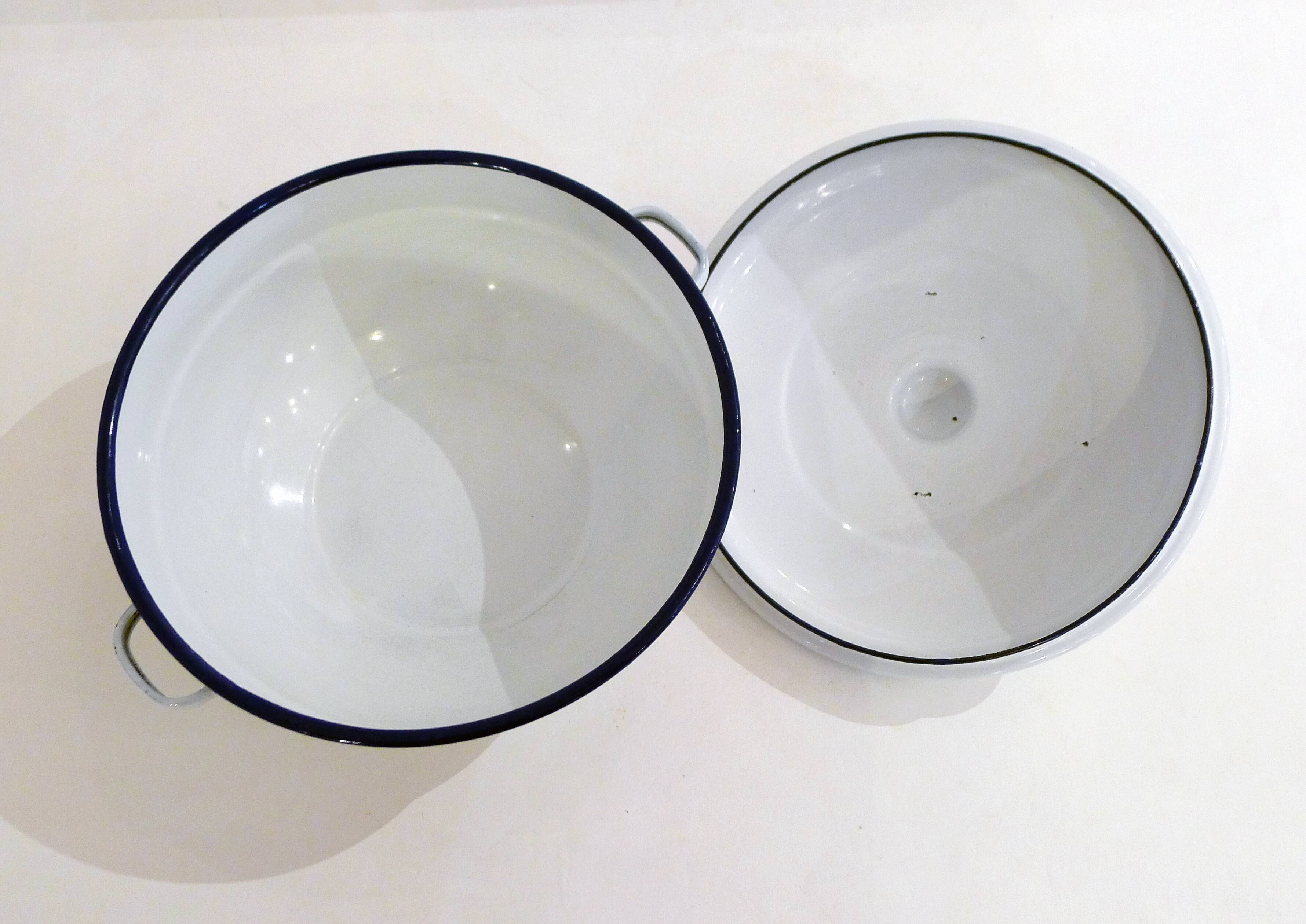 Small metal enamelled casserole China