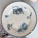 Plat ancien de service en porcelaine opaque à motif au transfert