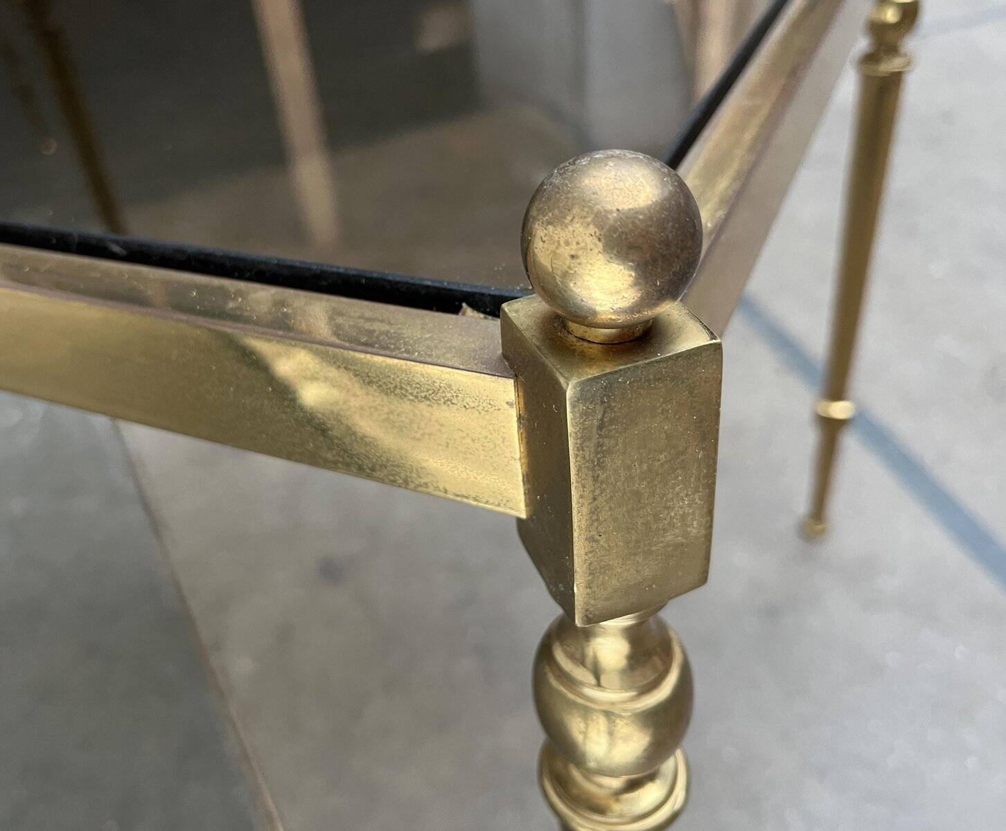 Mid-century Hollywood neoclassical brass and glass side tables or bedside tables from the 1950s, set of 2.