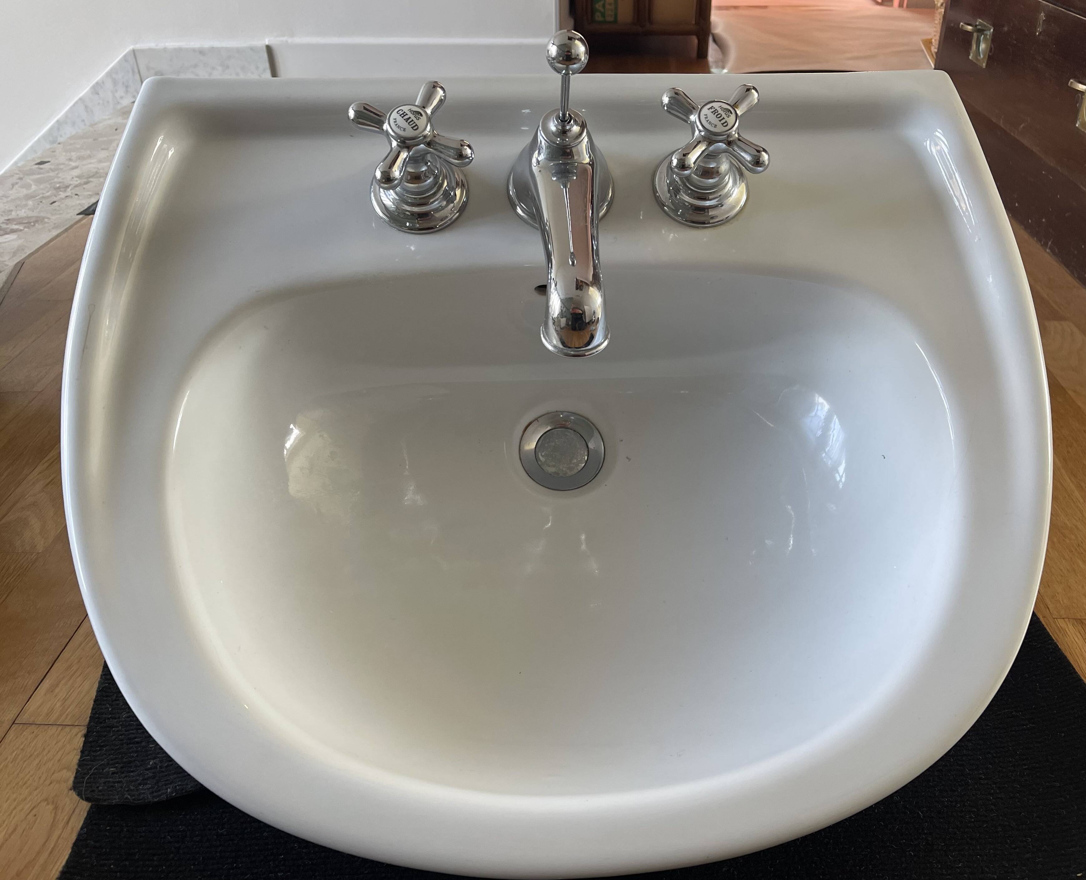 Ceramic sink