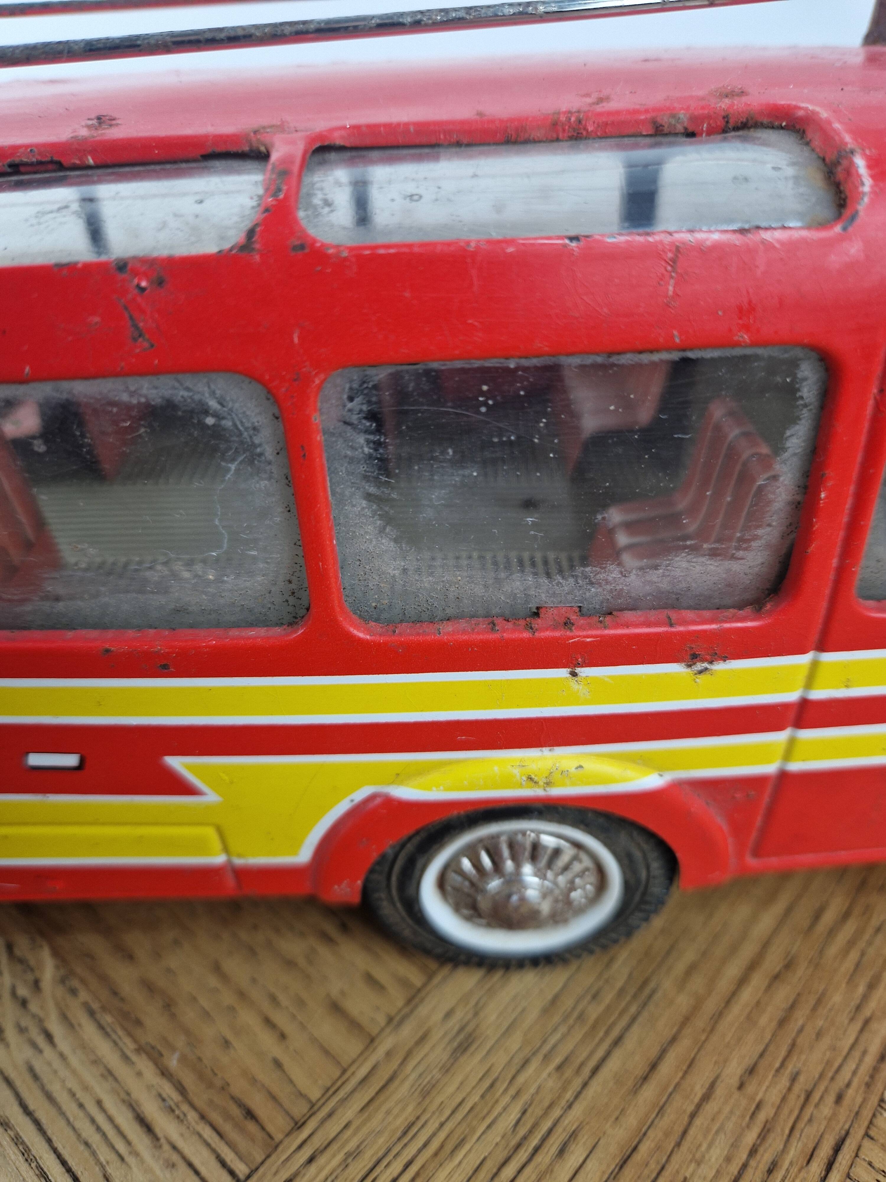 Ancien jouet – Bus Eurobus en tôle par Joustra