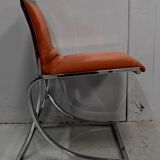 Suite de 6 chaises en métal chromé et feutrine brique 1970