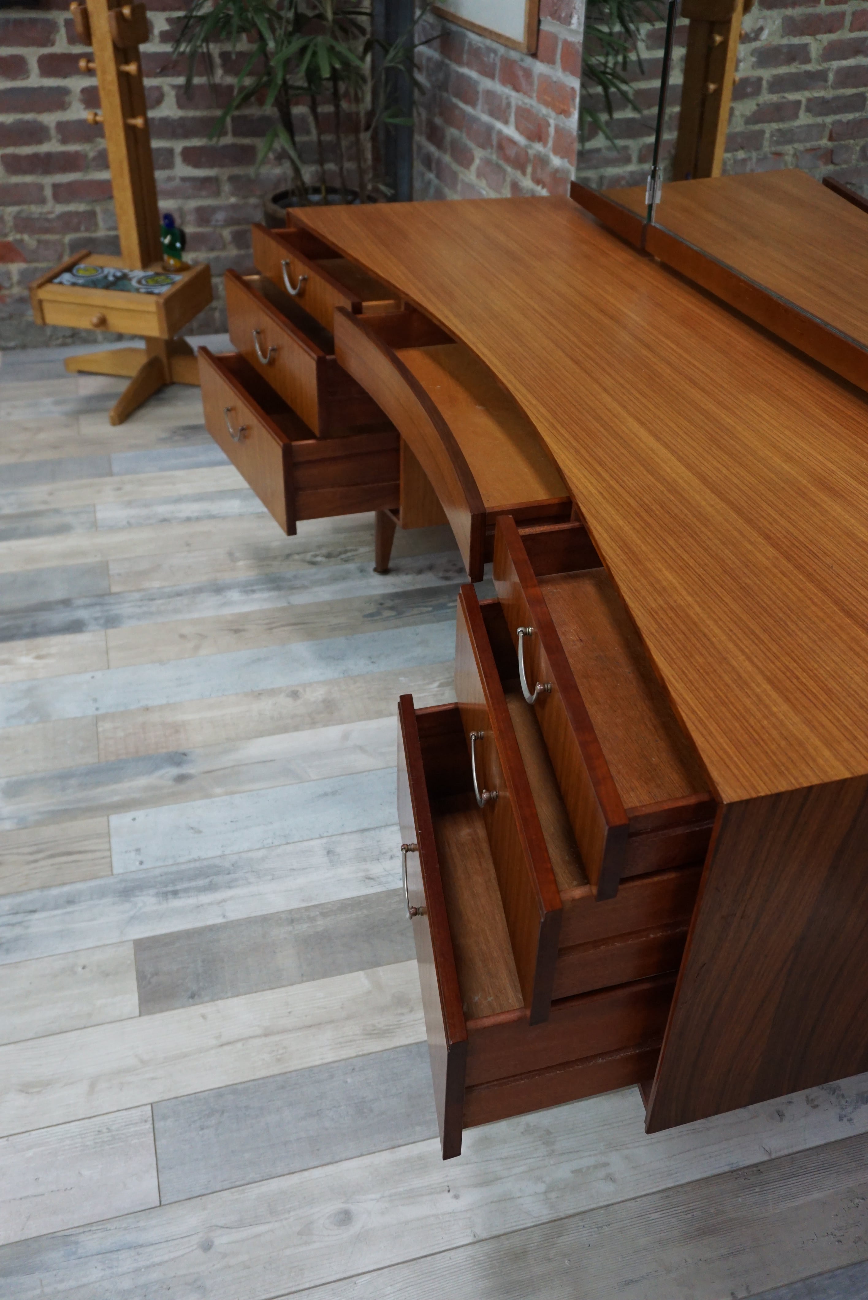 Curved dressing table 50-60s teak