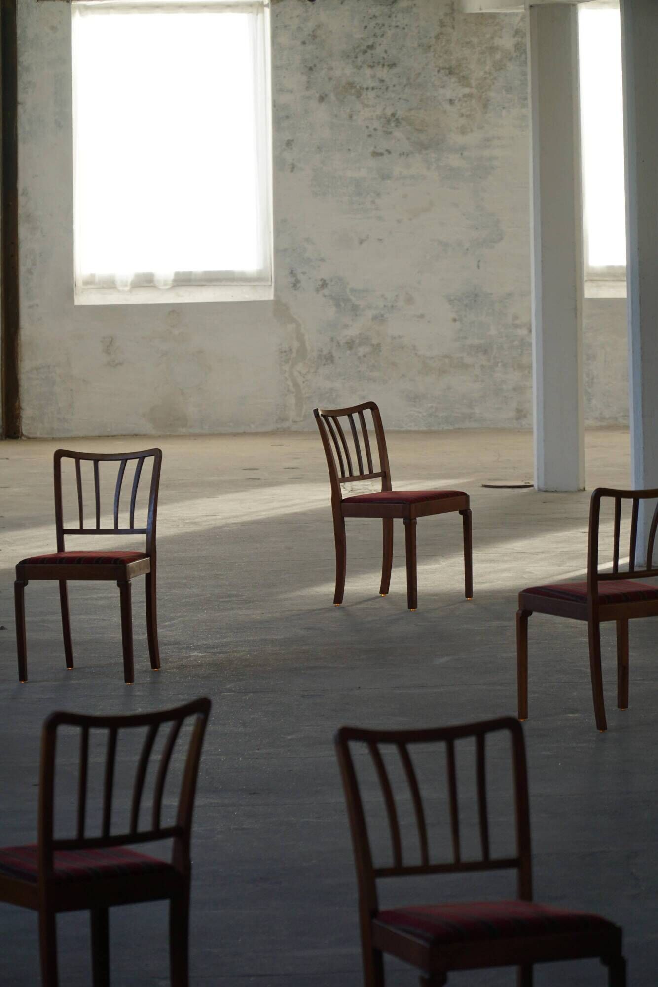 Set of 6 classic modern Danish dining chairs, in oak with upholstered seats, 1950s.