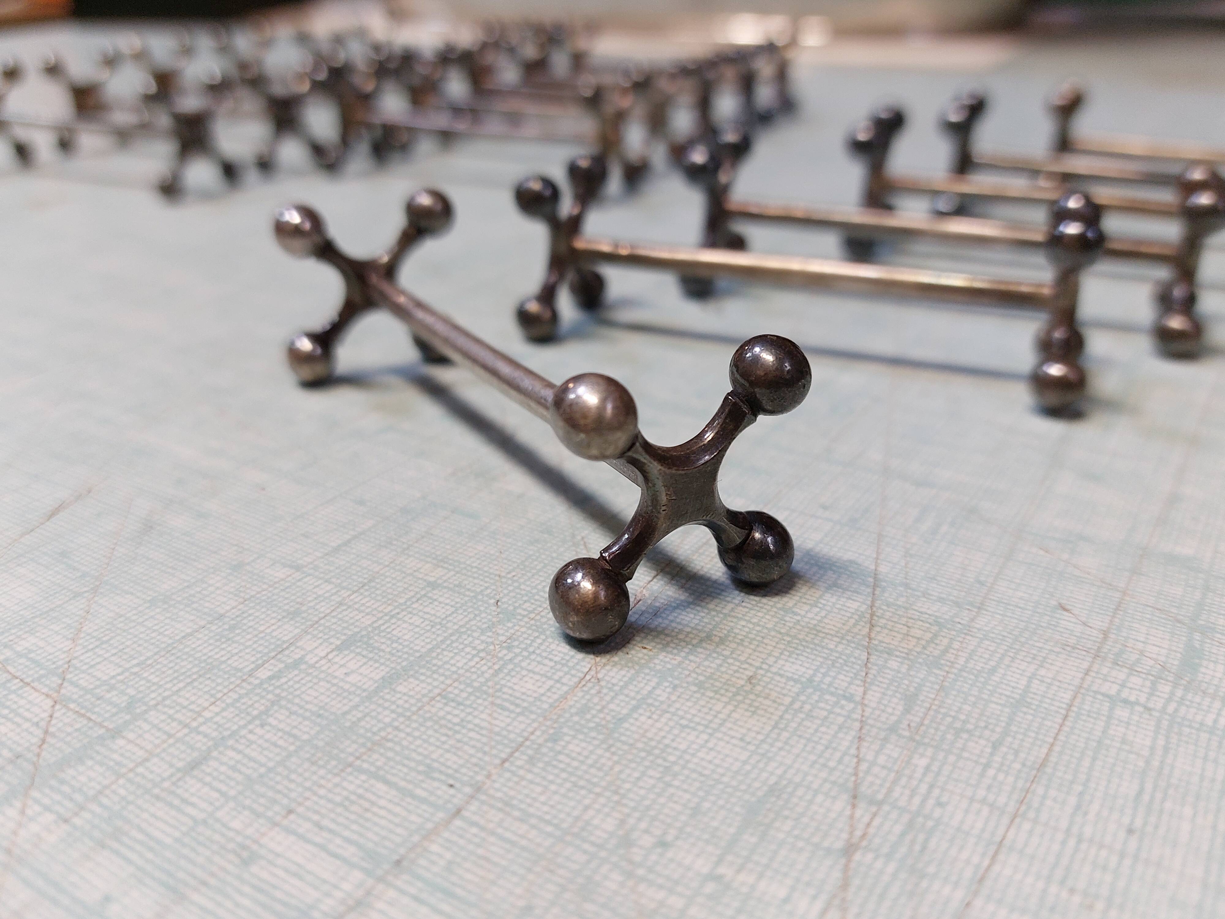 17 Christofle silver-plated knife rests in the Atonium model.