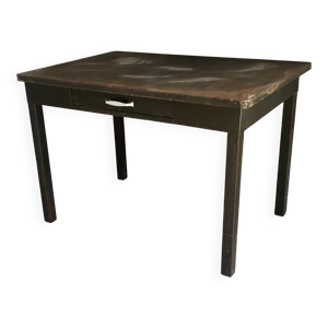 Table métallique à - tiroir