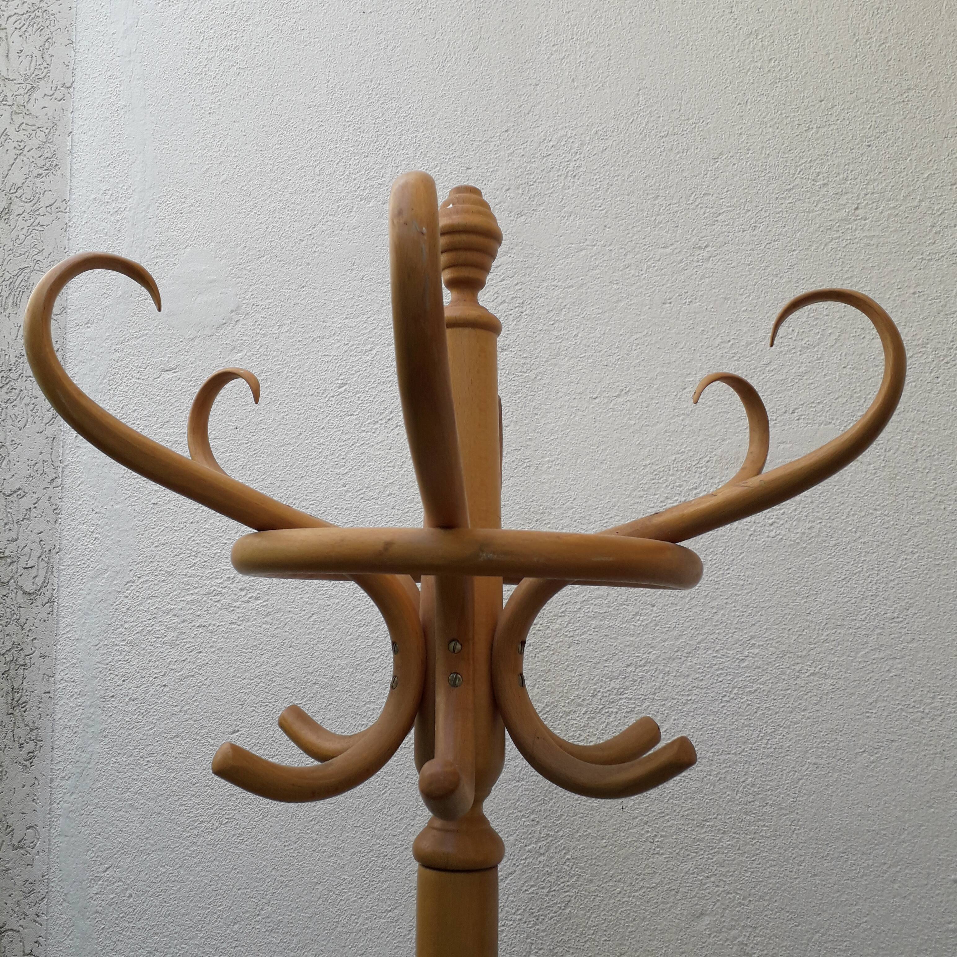 Radomsko parrot coat rack