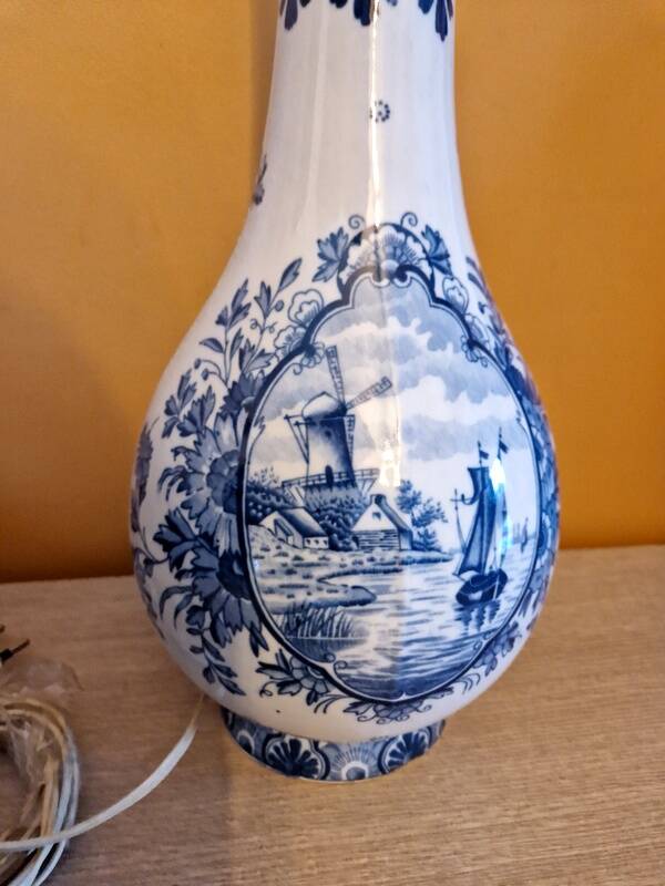 Royal Delft - Mosa Delft by Louis Regout (1832-1905) - Ceramic baluster lamp - 19th century