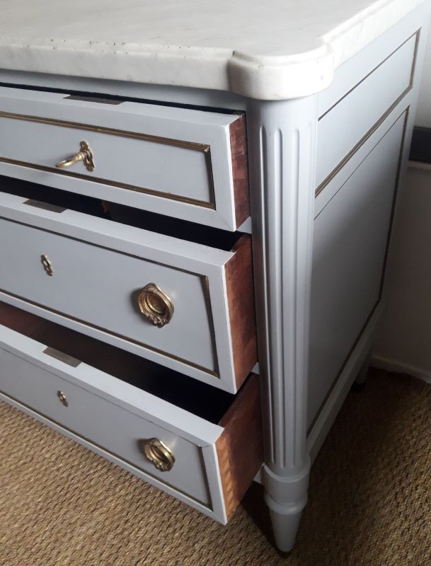 Commode ancienne style Louis XVI peinte dessus marbre