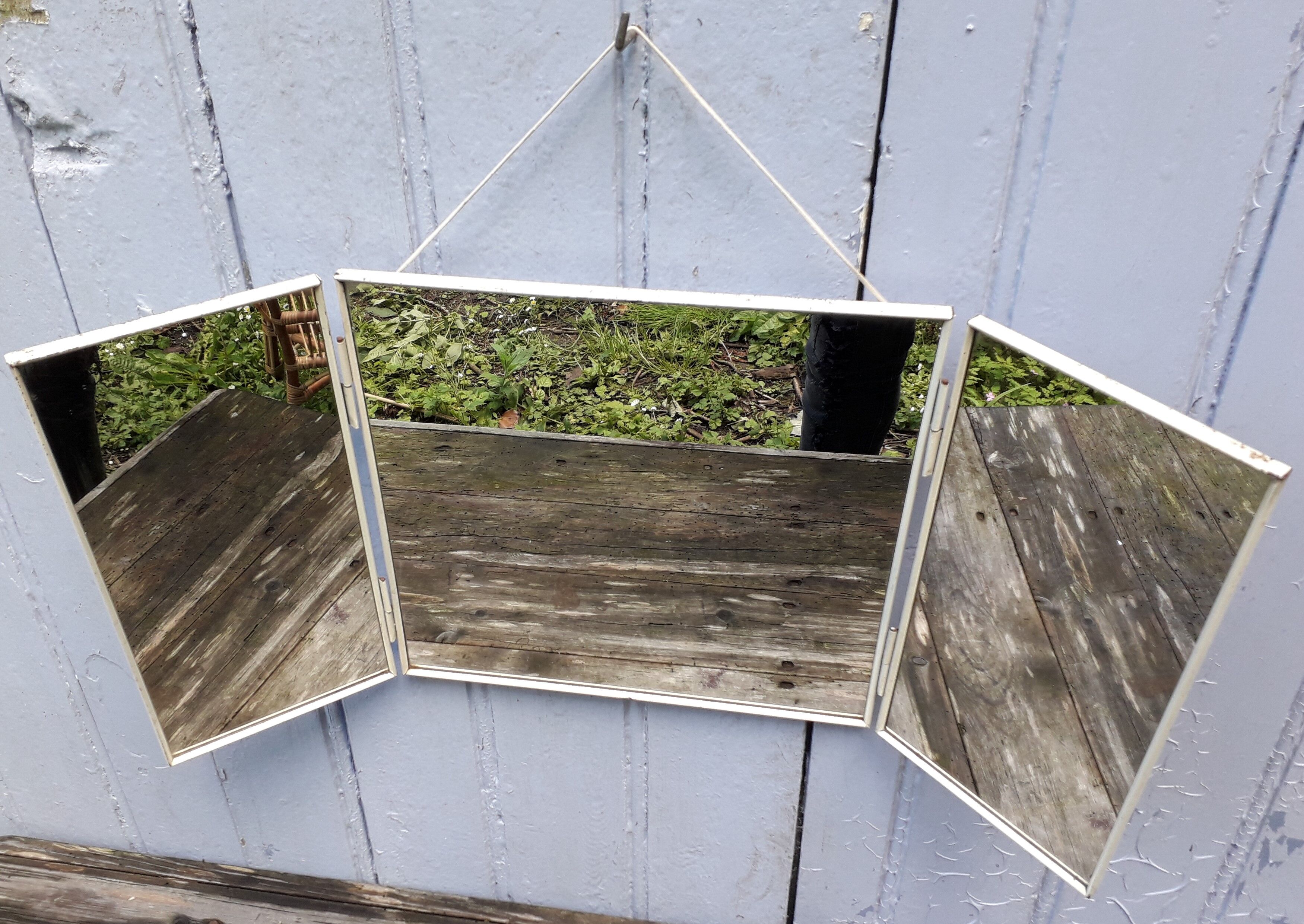 White metal triptych mirror 28x30cm
