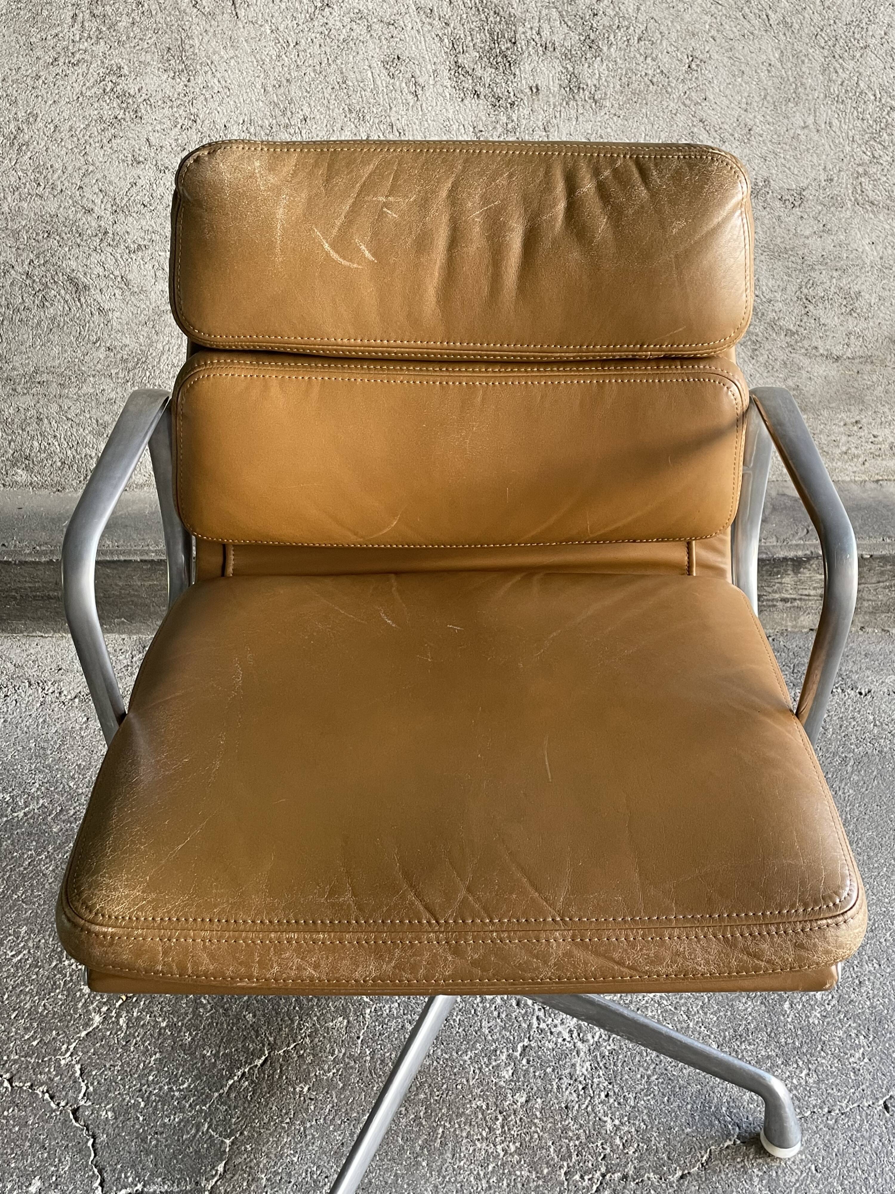 EA 208 camel leather armchair by Charles Eames for Herman miller