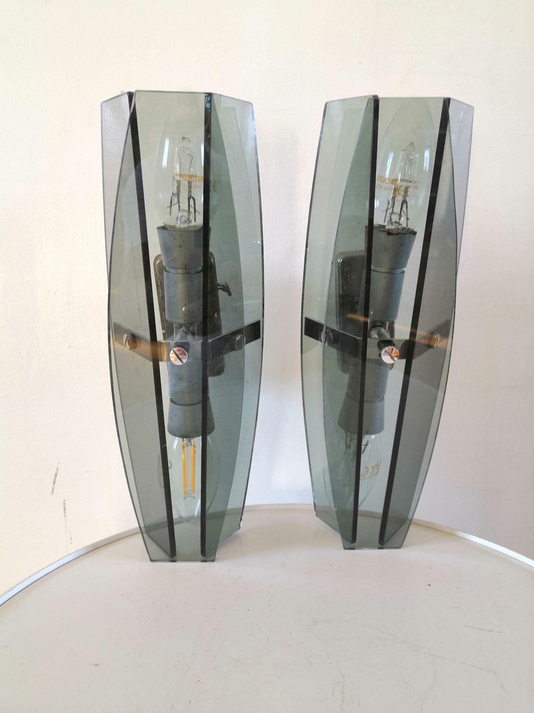 Paire d'appliques en verre bleuté design années 70