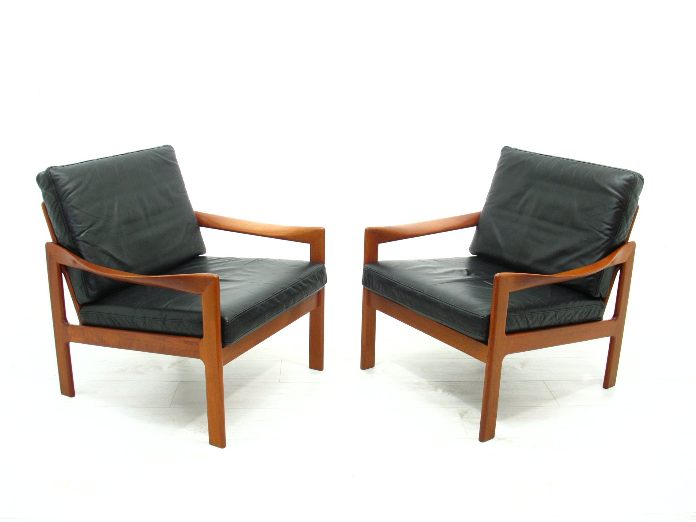 Lounge chairs by Illum Walkelsø for Niels Eilersen, 1960s