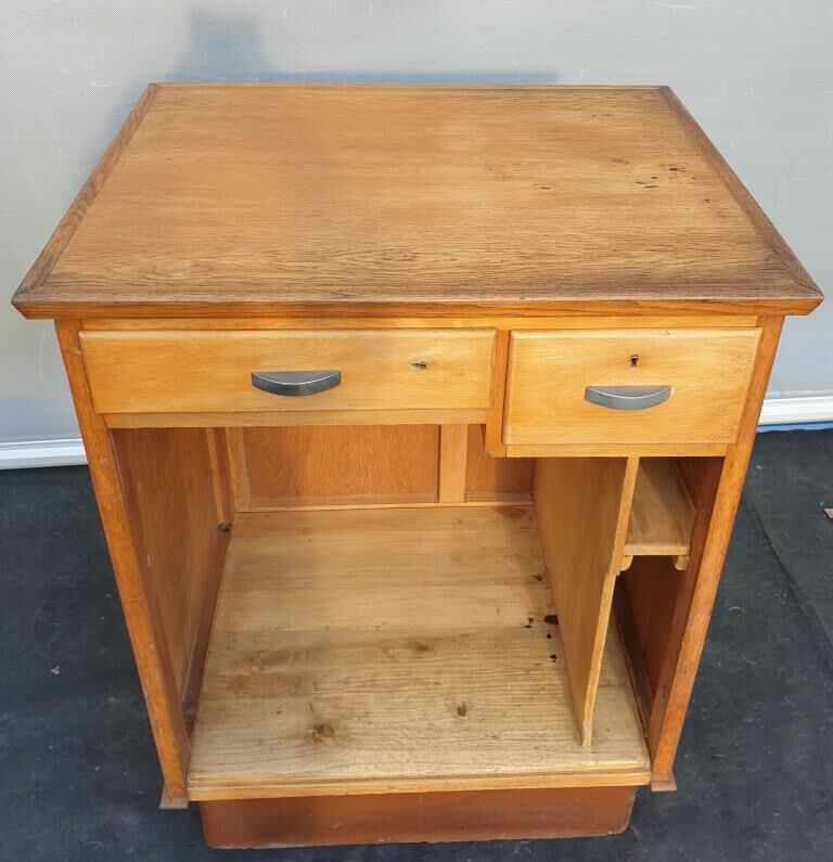 1950's store checkout counter with Bakelite mint