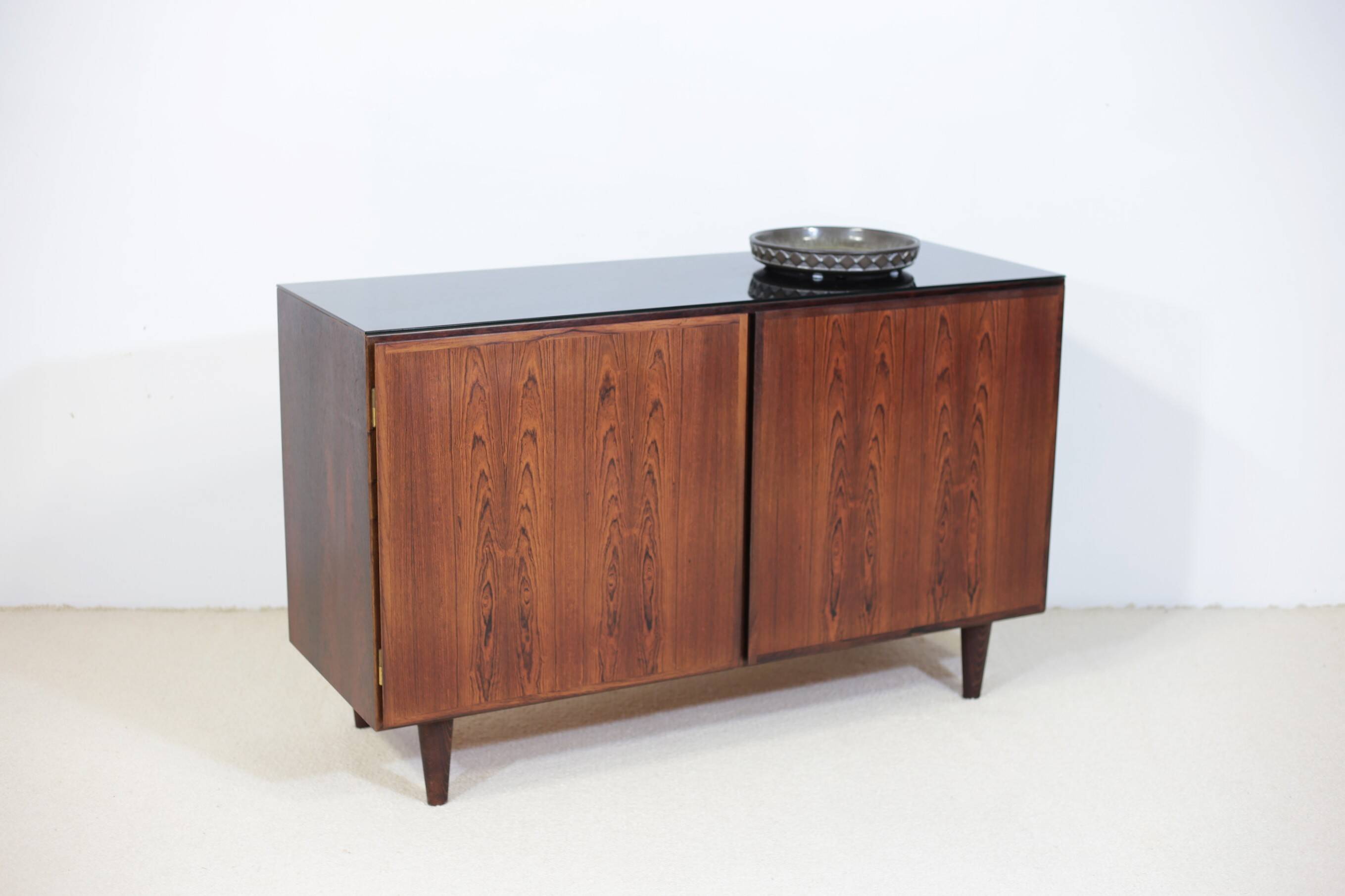 Omann Jun buffet in rosewood