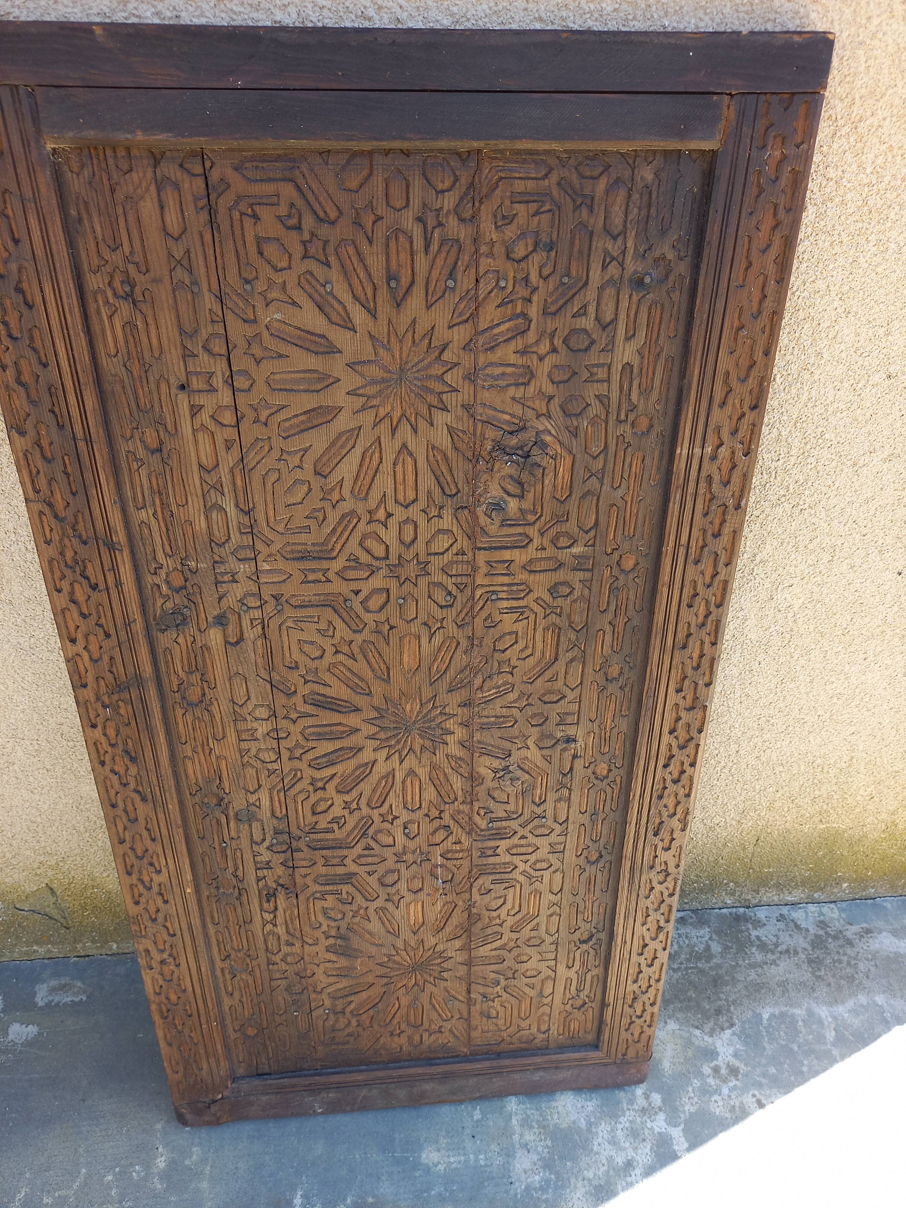 Panneau de bois sculpté ancien