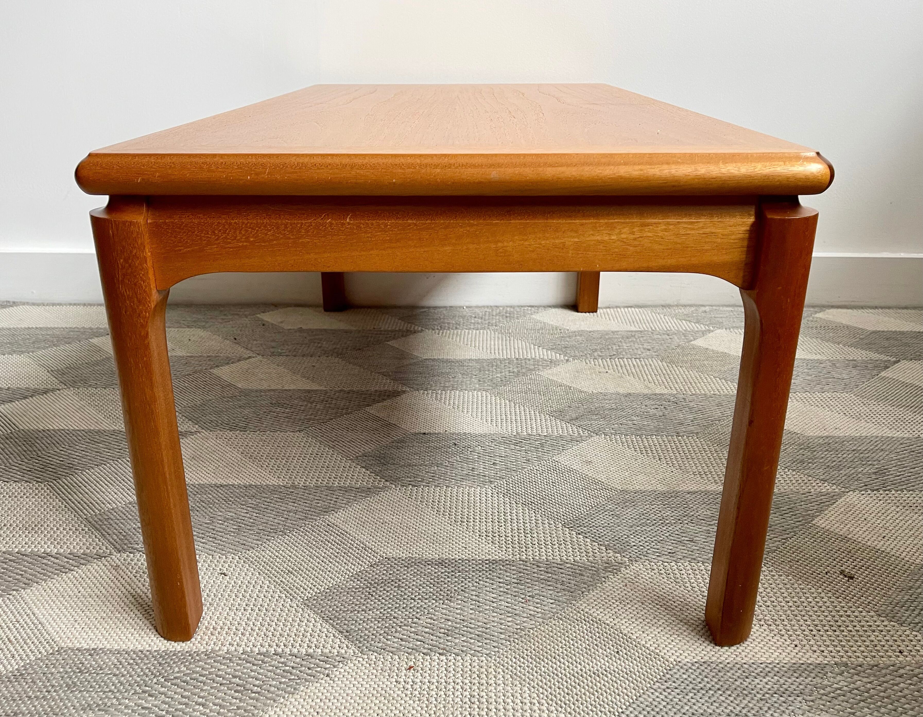 Table basse en teck par Nathan