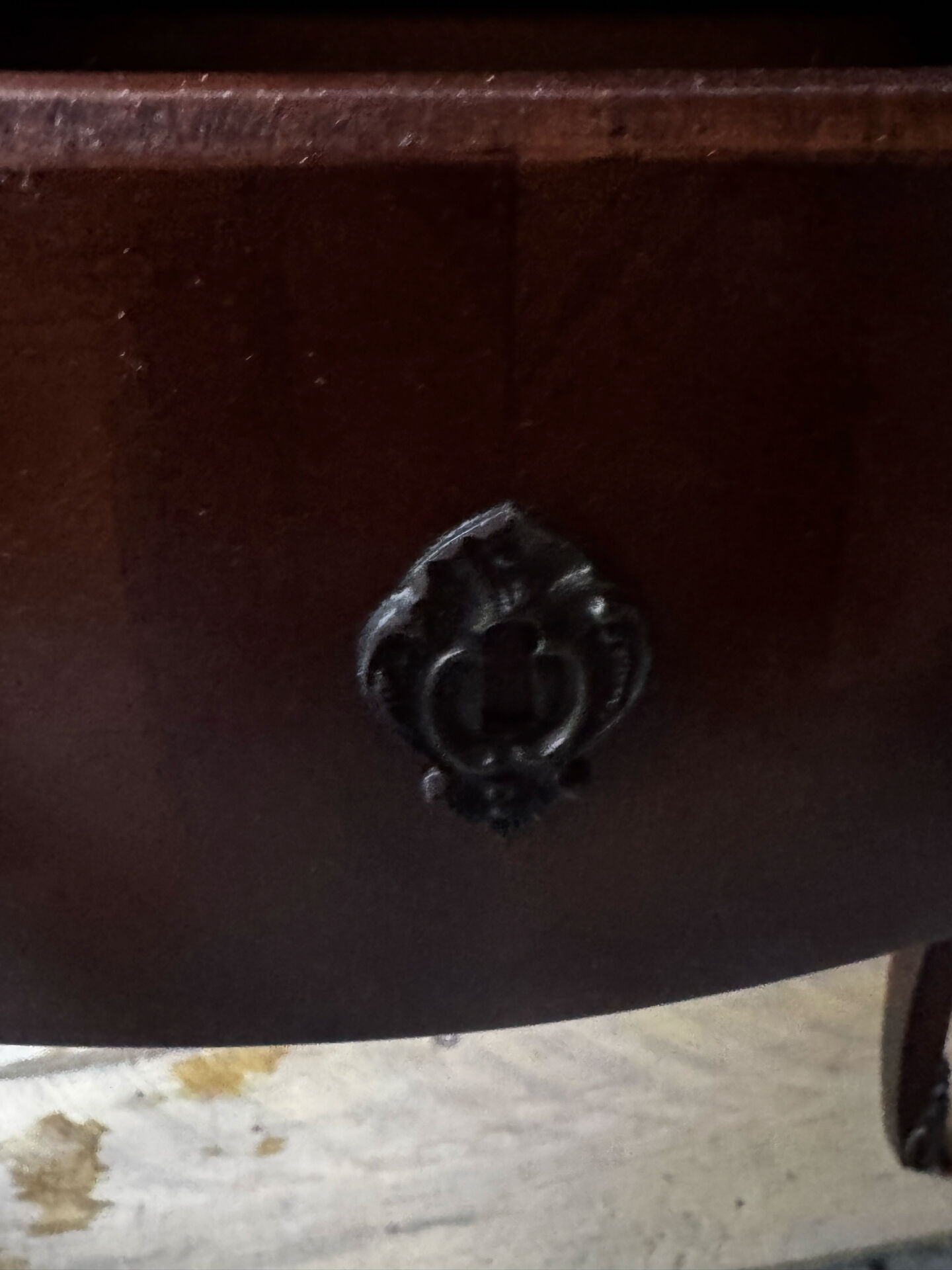 Commode galbée