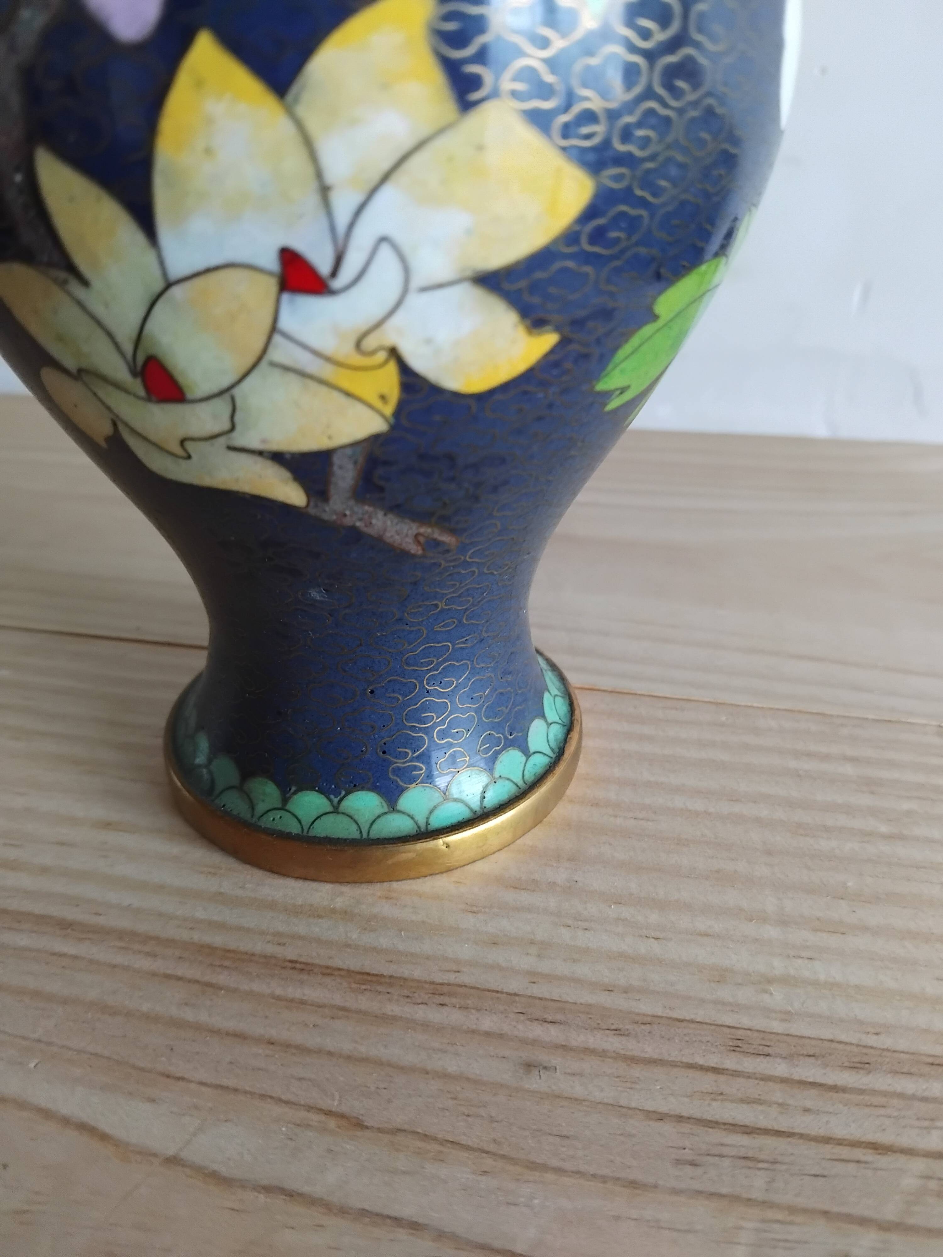 Chinese enamel vase