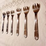6 stainless steel oyster forks in perfect condition