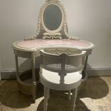 Hairdresser and her cane chair in Louis XVI style.