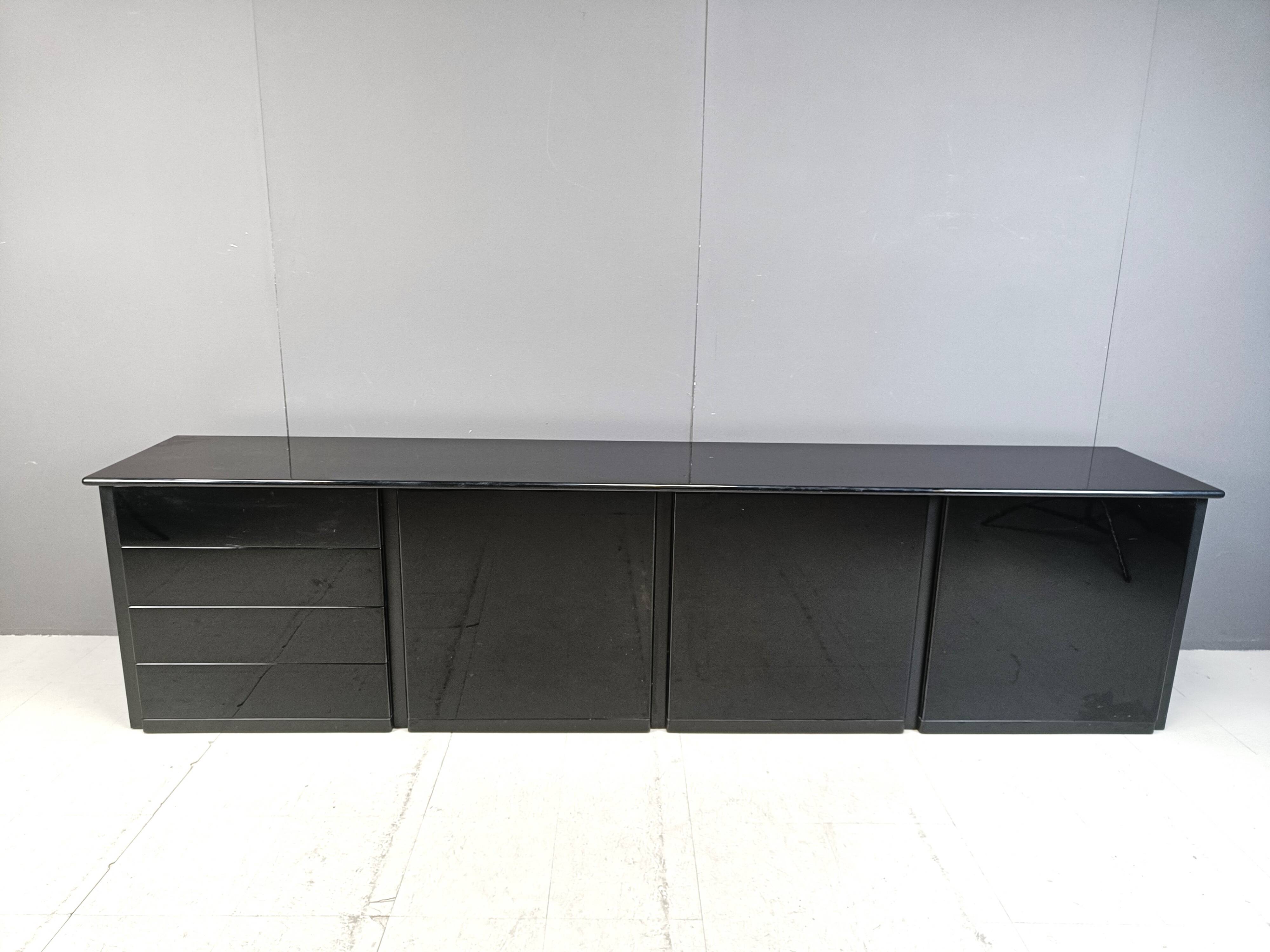 Grand buffet vintage laqué noir, années 70