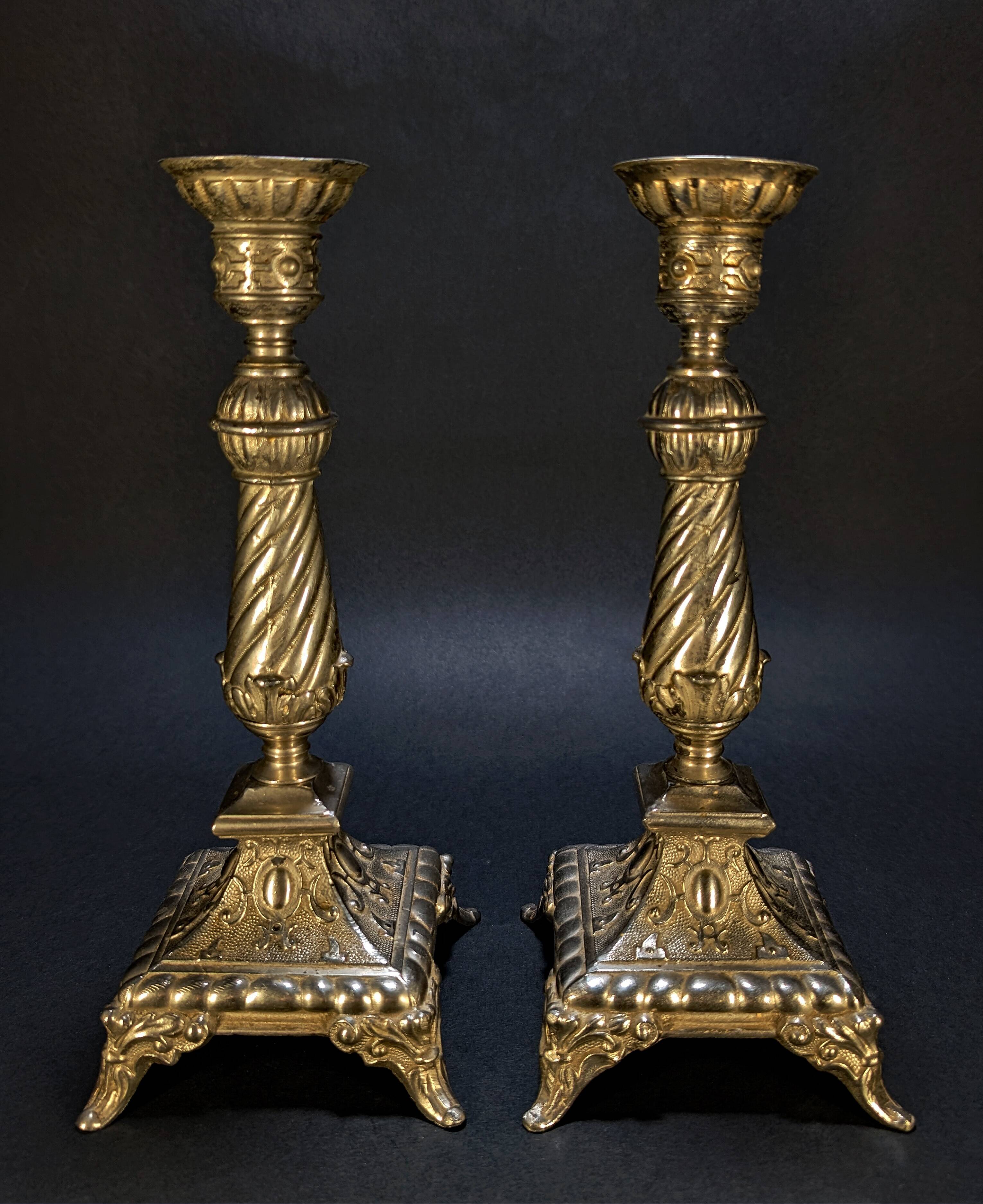 Paire de bougeoirs style Néo-Renaissance / Louis XIII