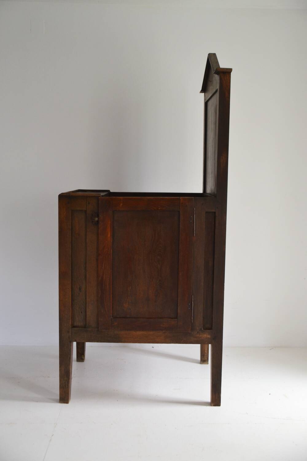 Religious cathedra in oak