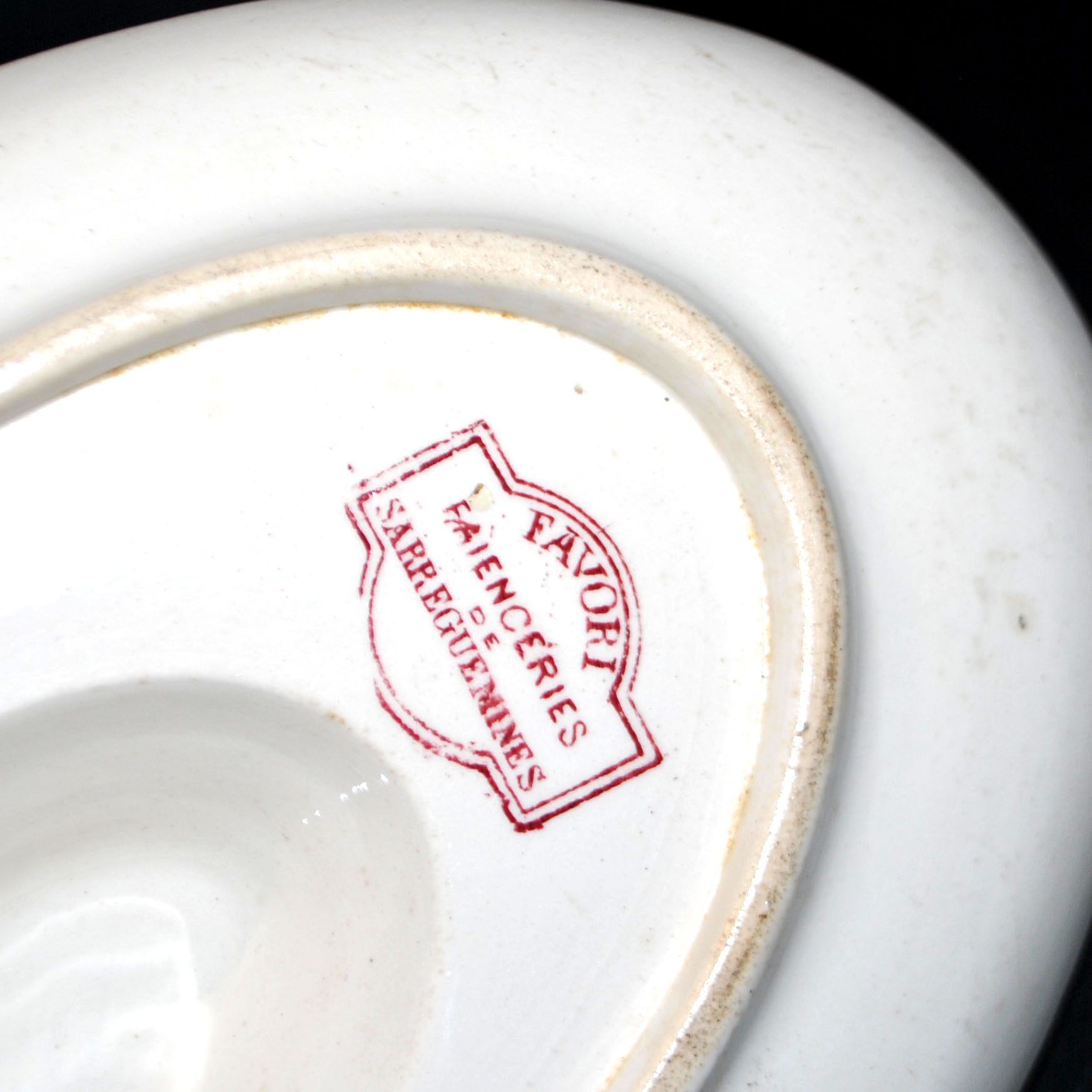 Sarreguemines earthenware gravy boat, Red Favorite with birds