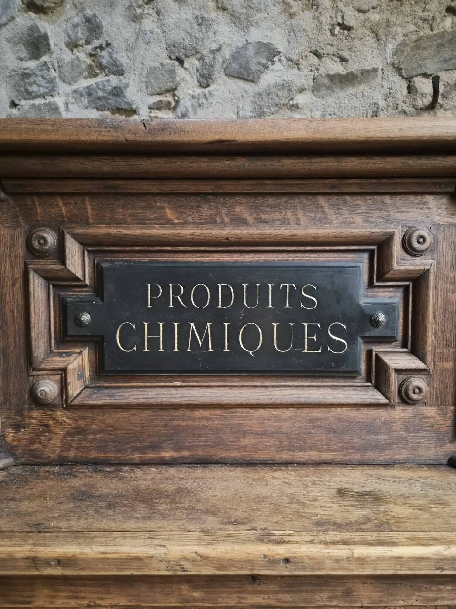 Pharmacy counter in antique oak / kitchen island, circa 1870–1900