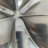 Stainless steel aperitif dish in the shape of a clover