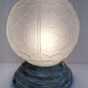 Lampe art déco boule verre pressé moulé