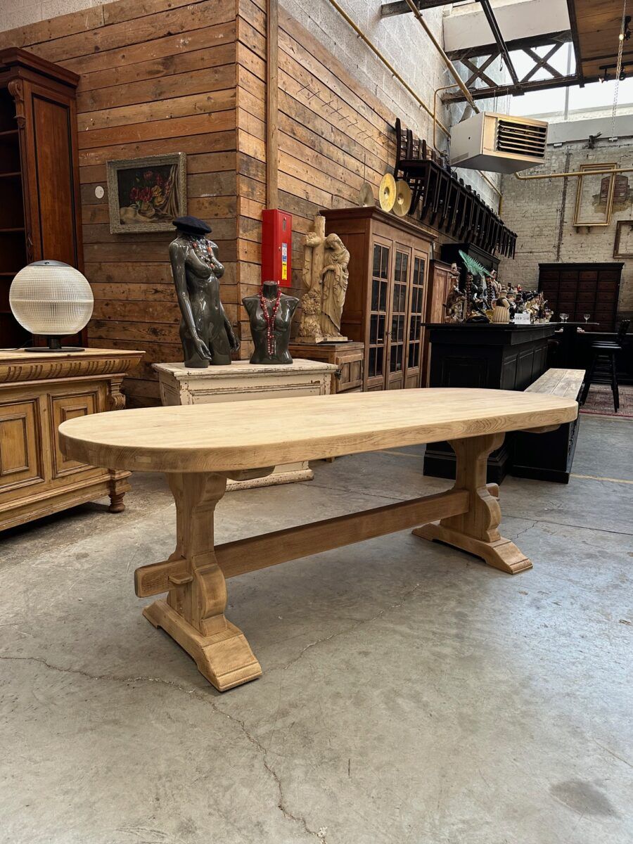 Monastery-style table in solid oak.