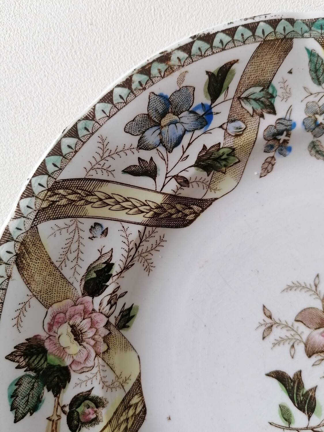 Saint Amand and Hamage sweets plate, rinceau collection