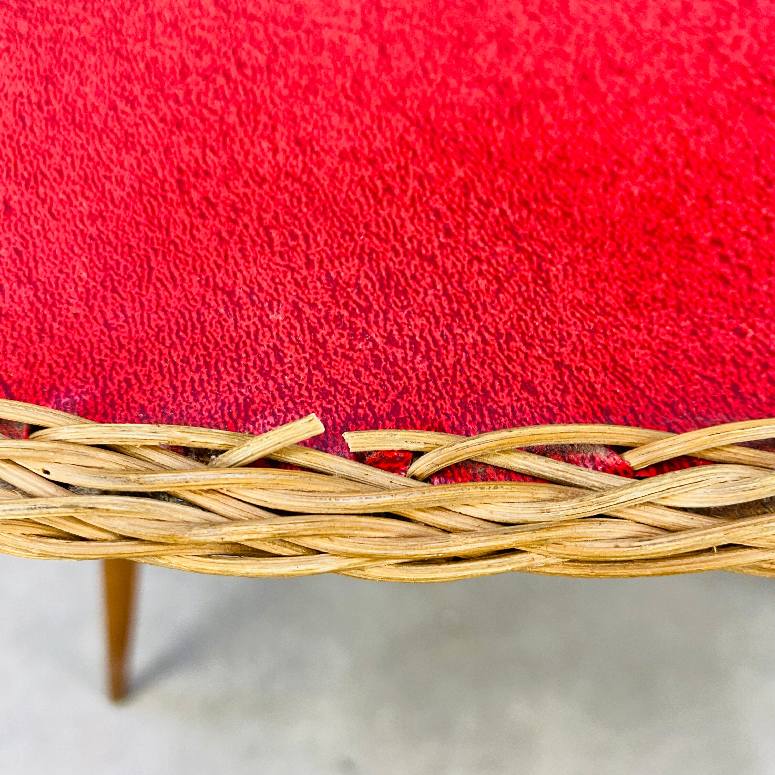 Table d'appoint tripode osier rouge années 50