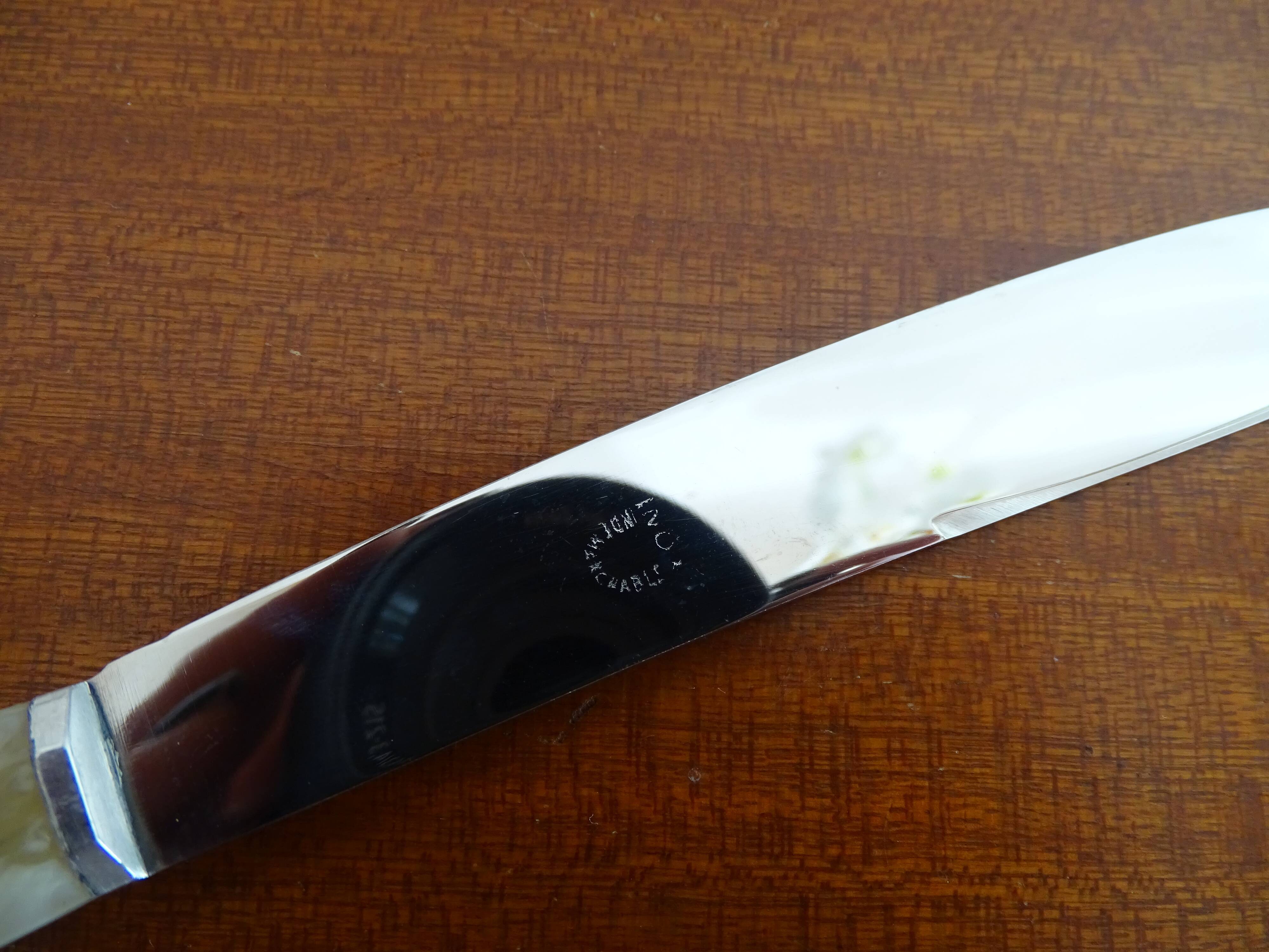 Lot 12 Art Deco style knives in case