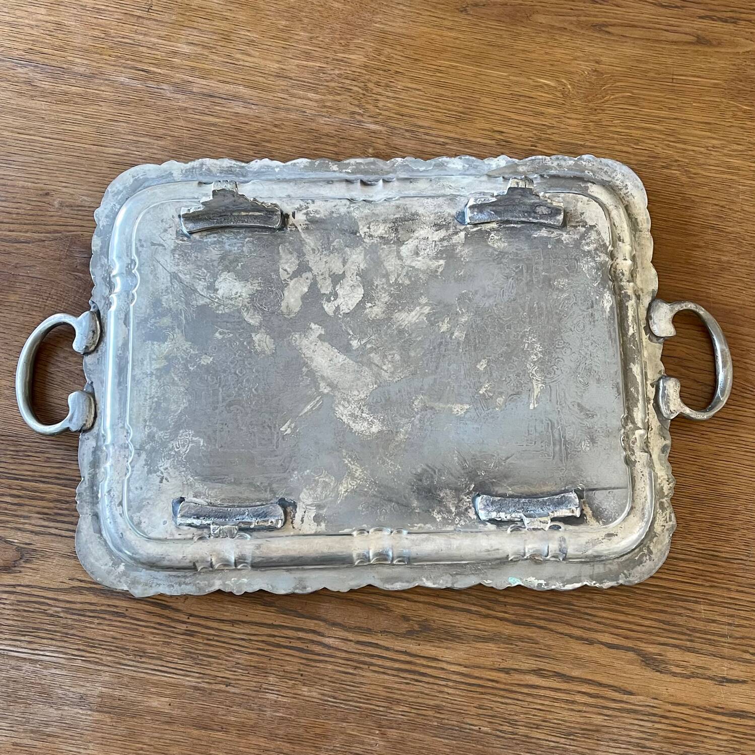 Tray on feet with handles