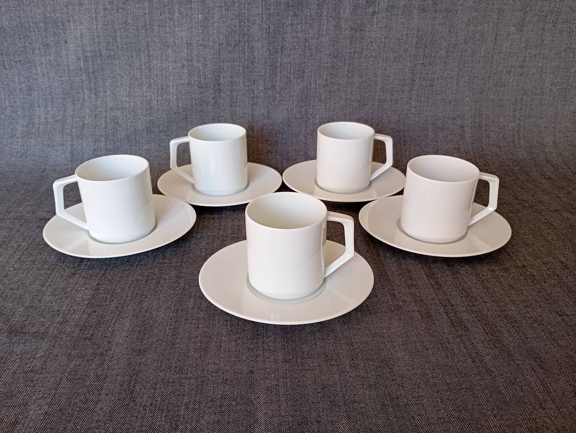Moka cups in porcelain from Manufacture Royale (Limoges)