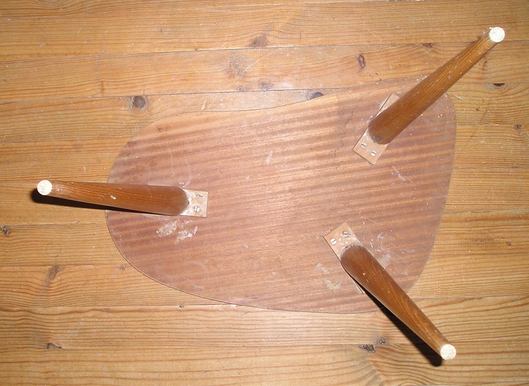 Vintage free-form tripod coffee table 1960/70 with compass feet