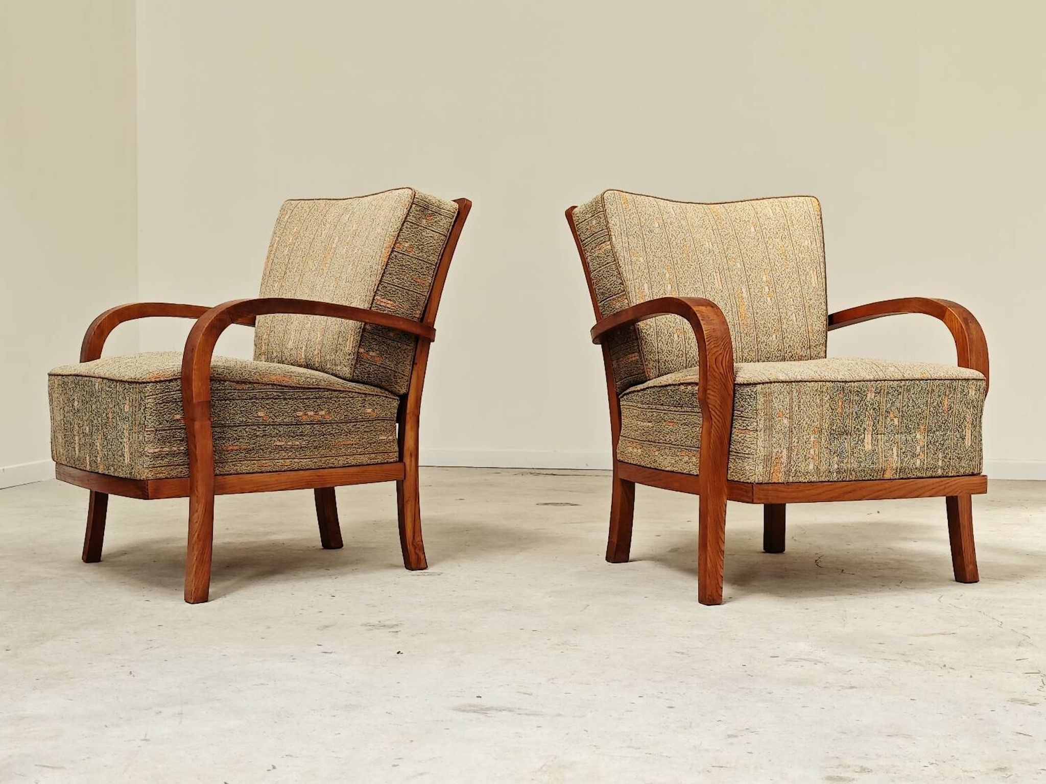 Paire de fauteuils Krasna Jizba Art déco bois massif