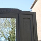 Art Deco wardrobe with three doors – Kaki Barda (Liberon)