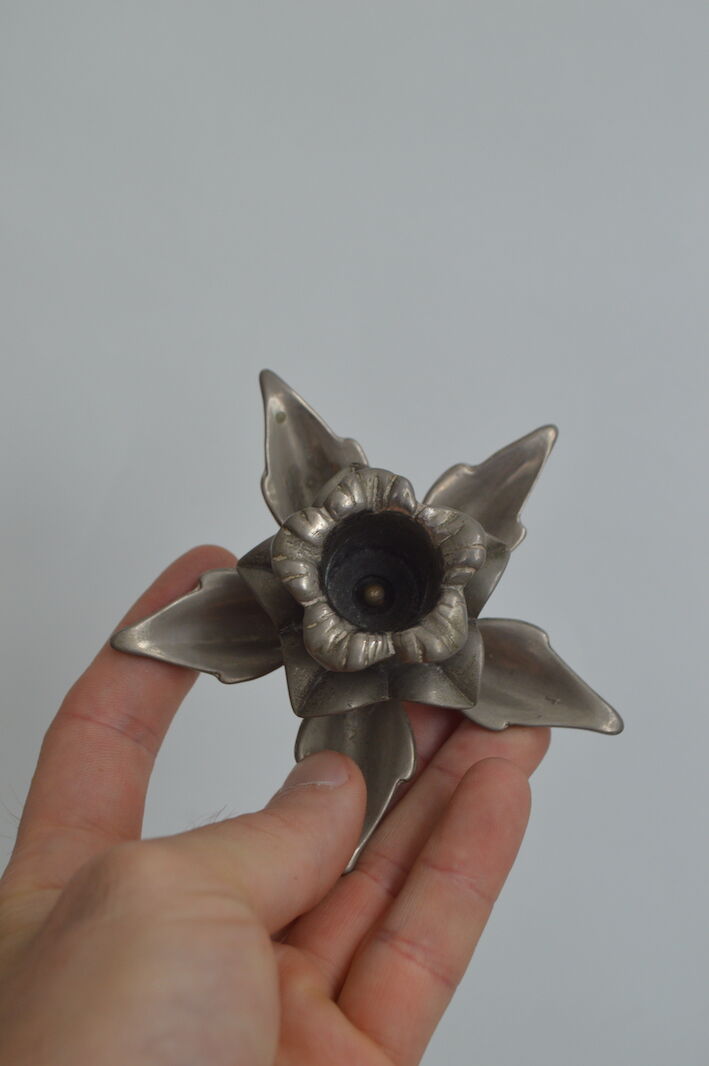 Vintage flower ashtray