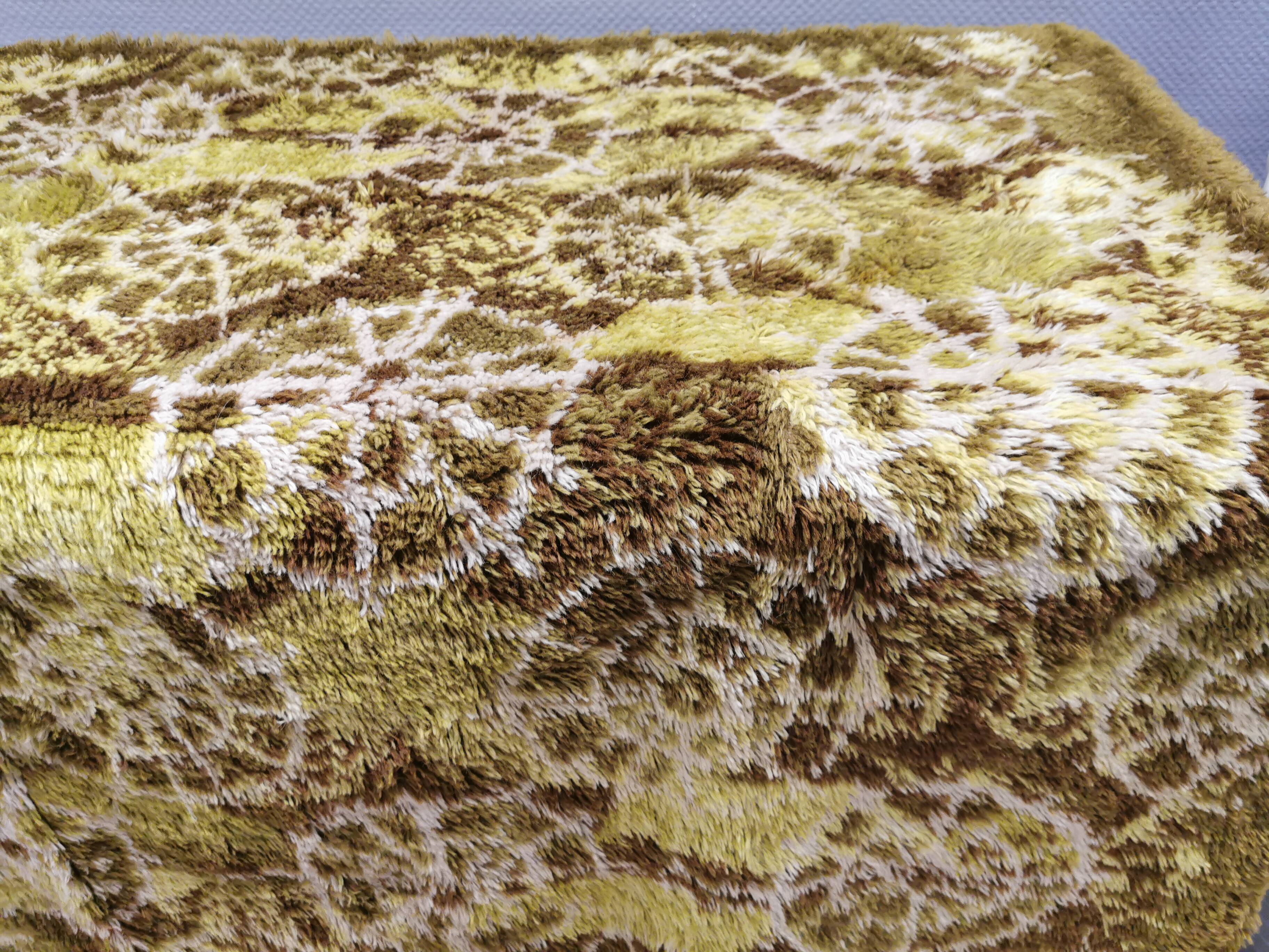 Swedish wool rya rug. Estimated from the 1970-80s.